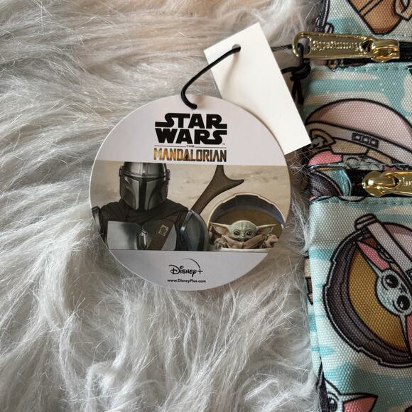 Loungefly Star Wars The Mandalorian Grogu Passport Crossbody Bag The‎ Child NWT - Picture 4 of 8